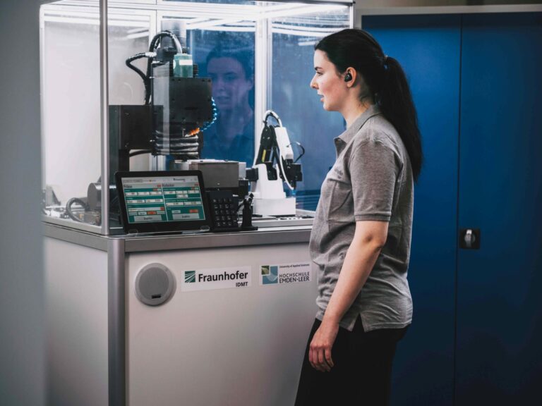 Controllare le macchine industriali attraverso la voce: il progetto del Fraunhofer IDMT