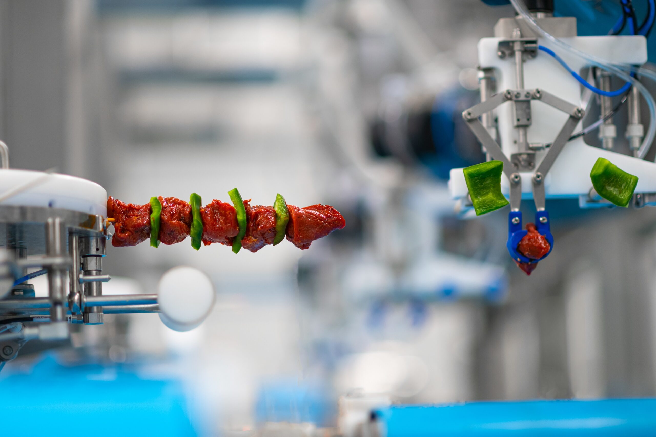 Alimentare high-tech: come funziona il sistema robotizzato che permette di automatizzare la preparazione degli spiedini di kebab